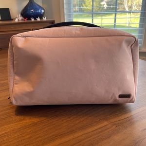 Away Large Toiletry Bag. Pink.